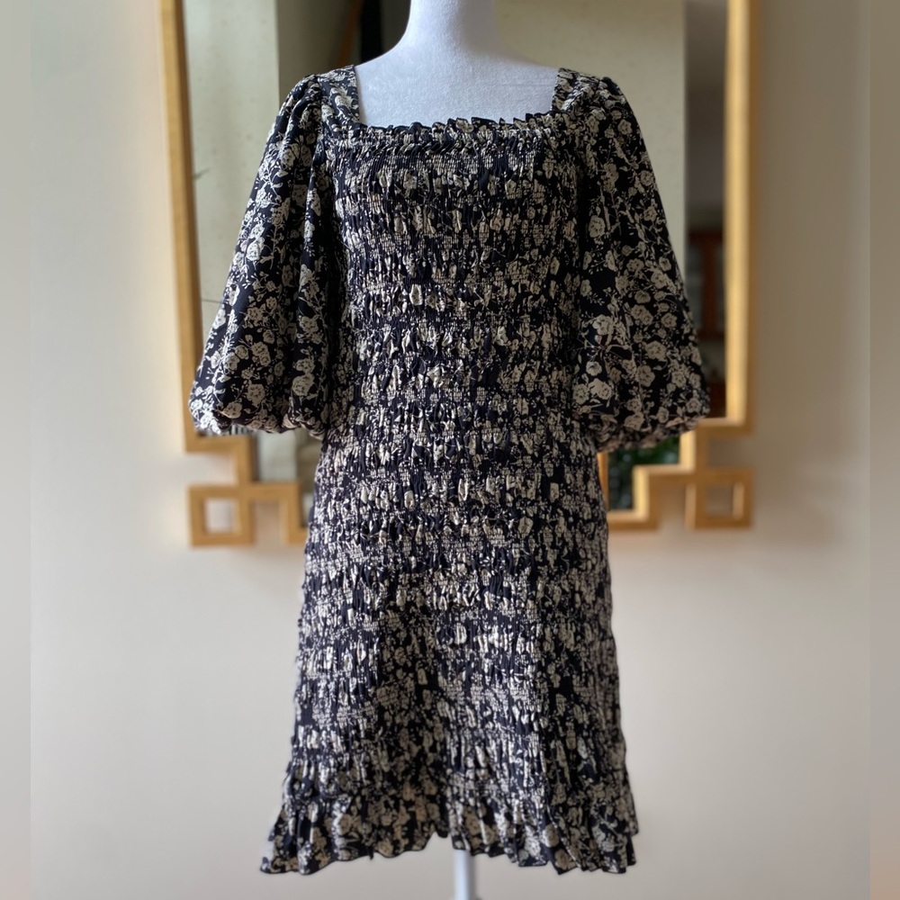 & merci Floral Ruched mini dress black cream size Medium/Large